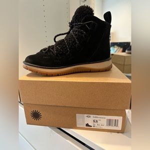 Uggs-lakeside heritage mid